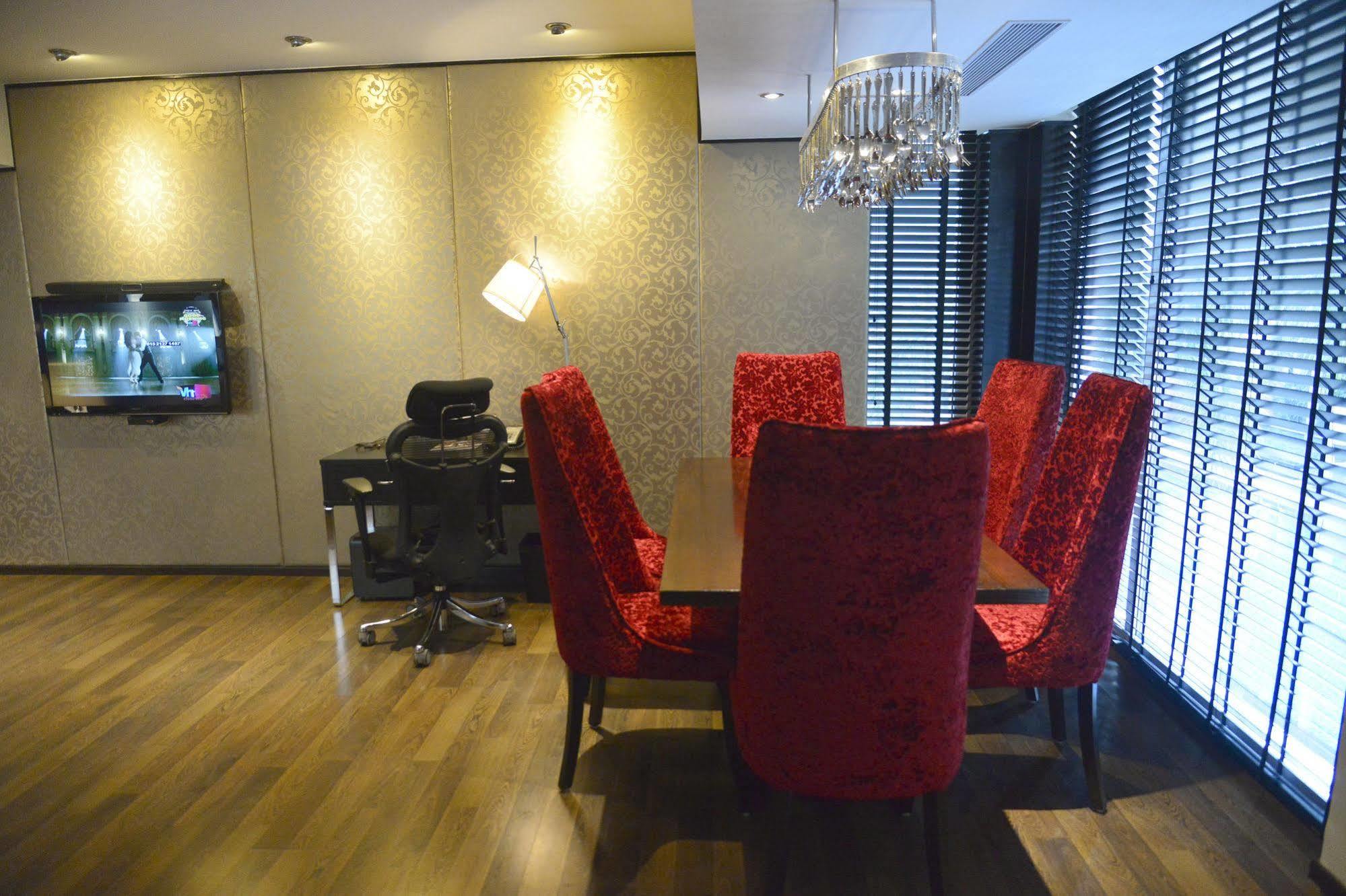 Hard Rock Hotel Goa Calangute Exterior foto A suite at the Mandarin Oriental, Hong Kong
